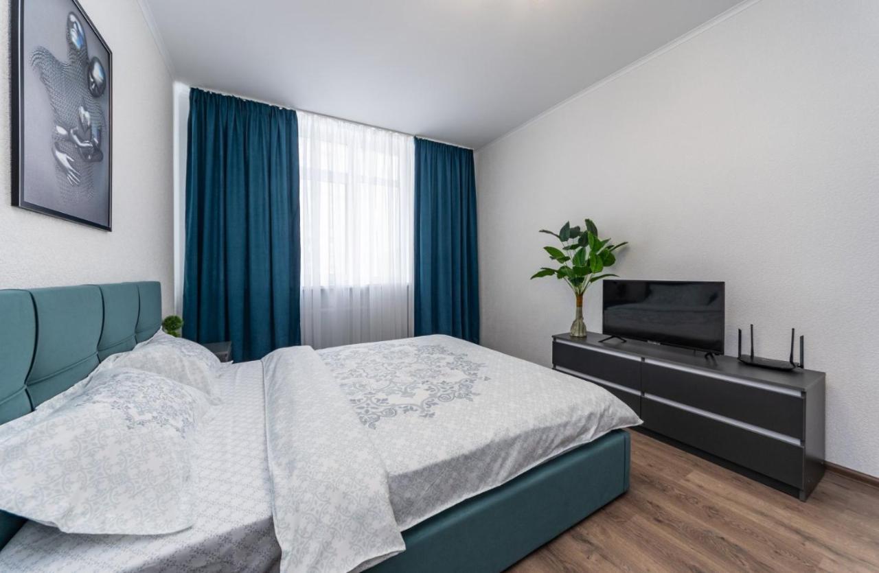 позняки, современные ул е.пчелки 7 Apartment *