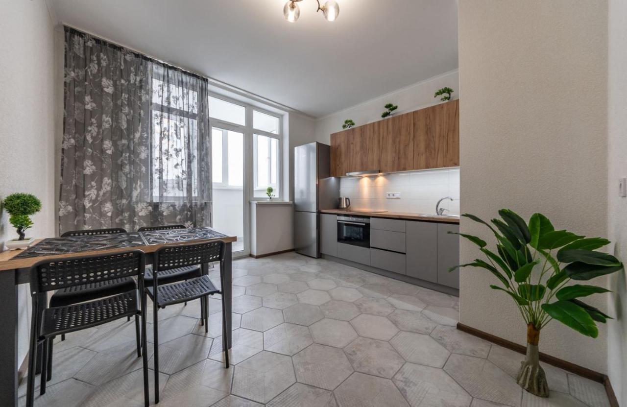 позняки, современные ул е.пчелки 7 Apartment Kyiv