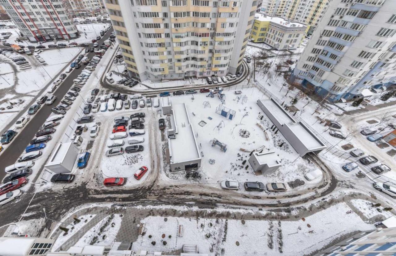 позняки, современные ул е.пчелки 7 Apartment