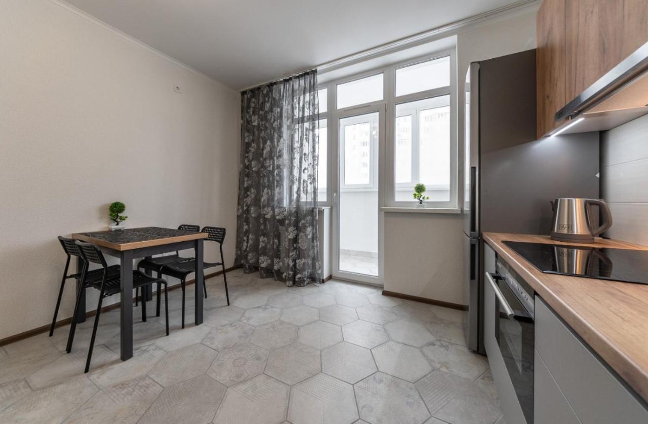 Apartment позняки, современные ул е.пчелки 7
