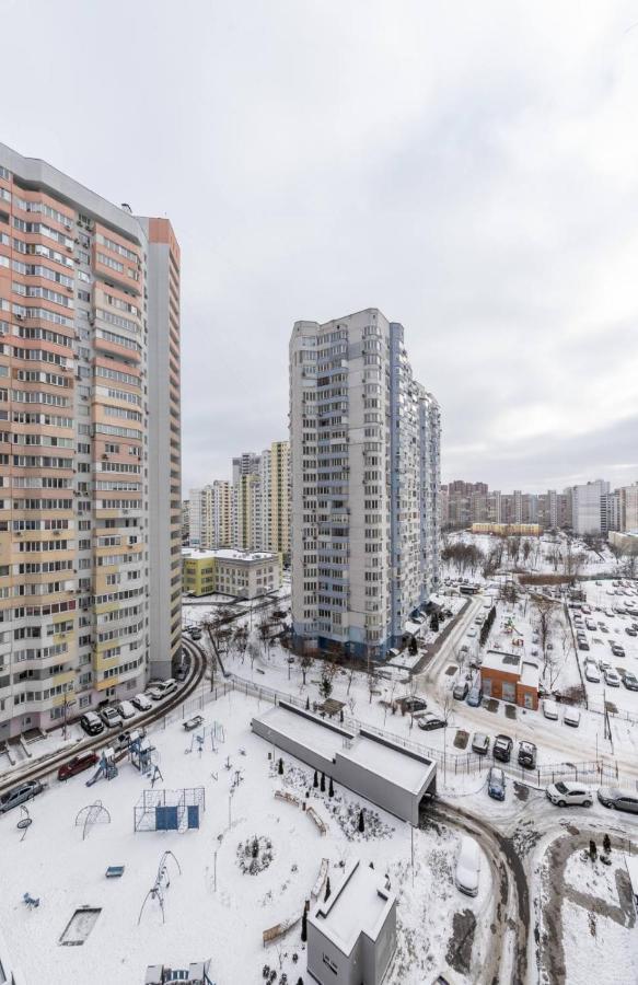 позняки, современные ул е.пчелки 7 Kyiv