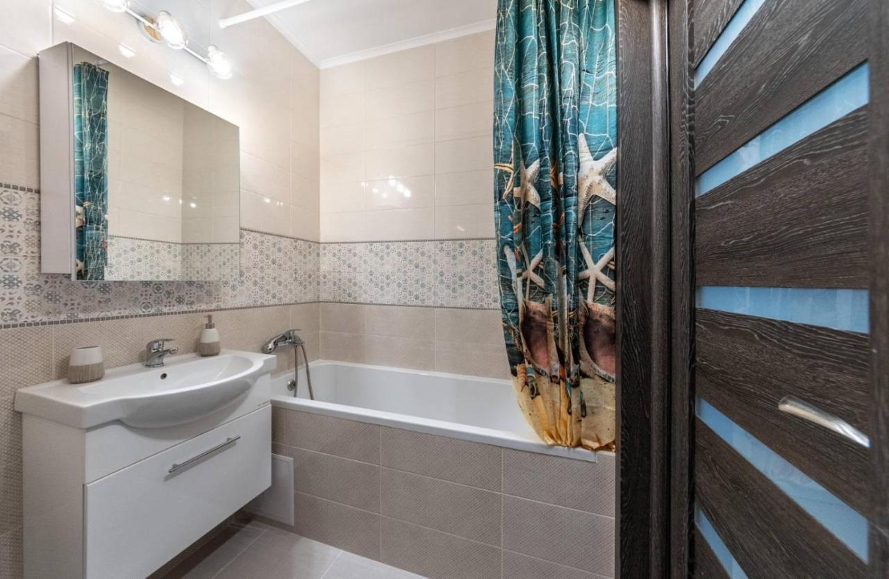 позняки, современные ул е.пчелки 7 Apartment *