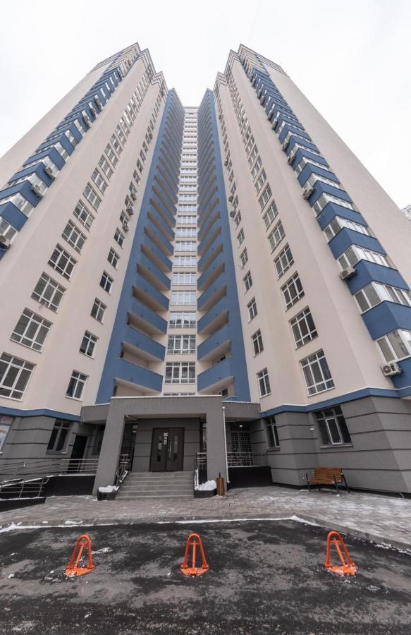 позняки, современные ул е.пчелки 7 * Kyiv