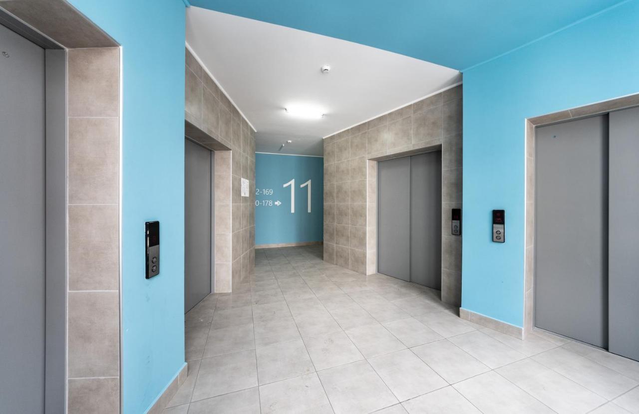 позняки, современные ул е.пчелки 7 Apartment